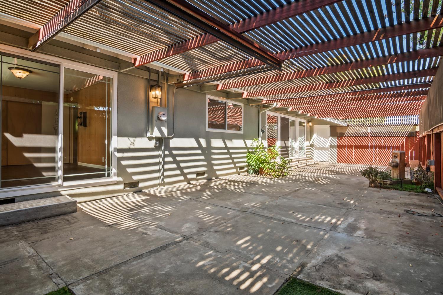 1310 Del Vale Ave, Modesto, CA 95350