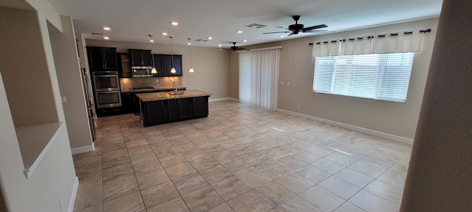 1052 Lavender St, Manteca, CA 95337