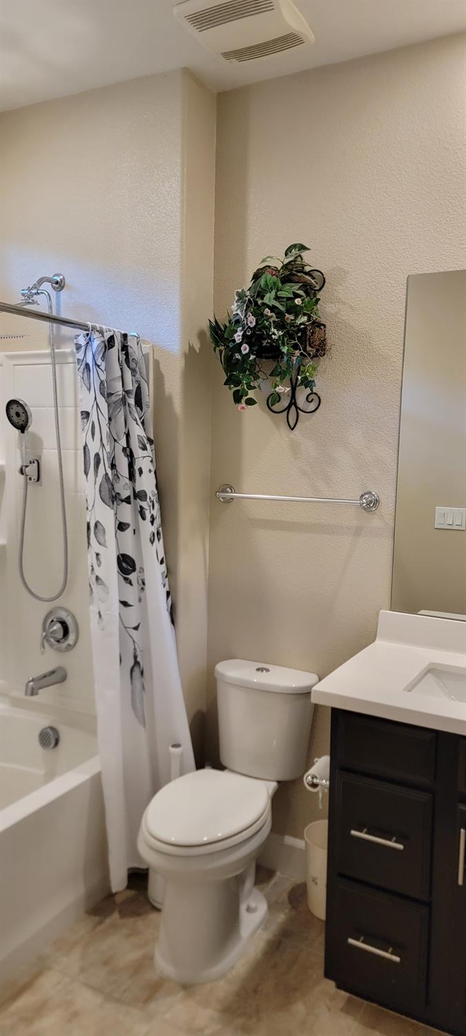 1052 Lavender St, Manteca, CA 95337