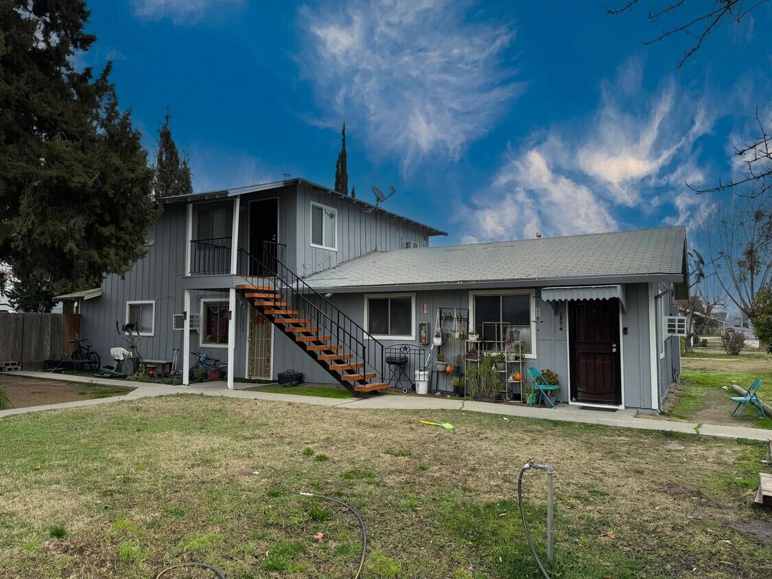 6860 6848 Walnut Ave, Winton, CA 95388