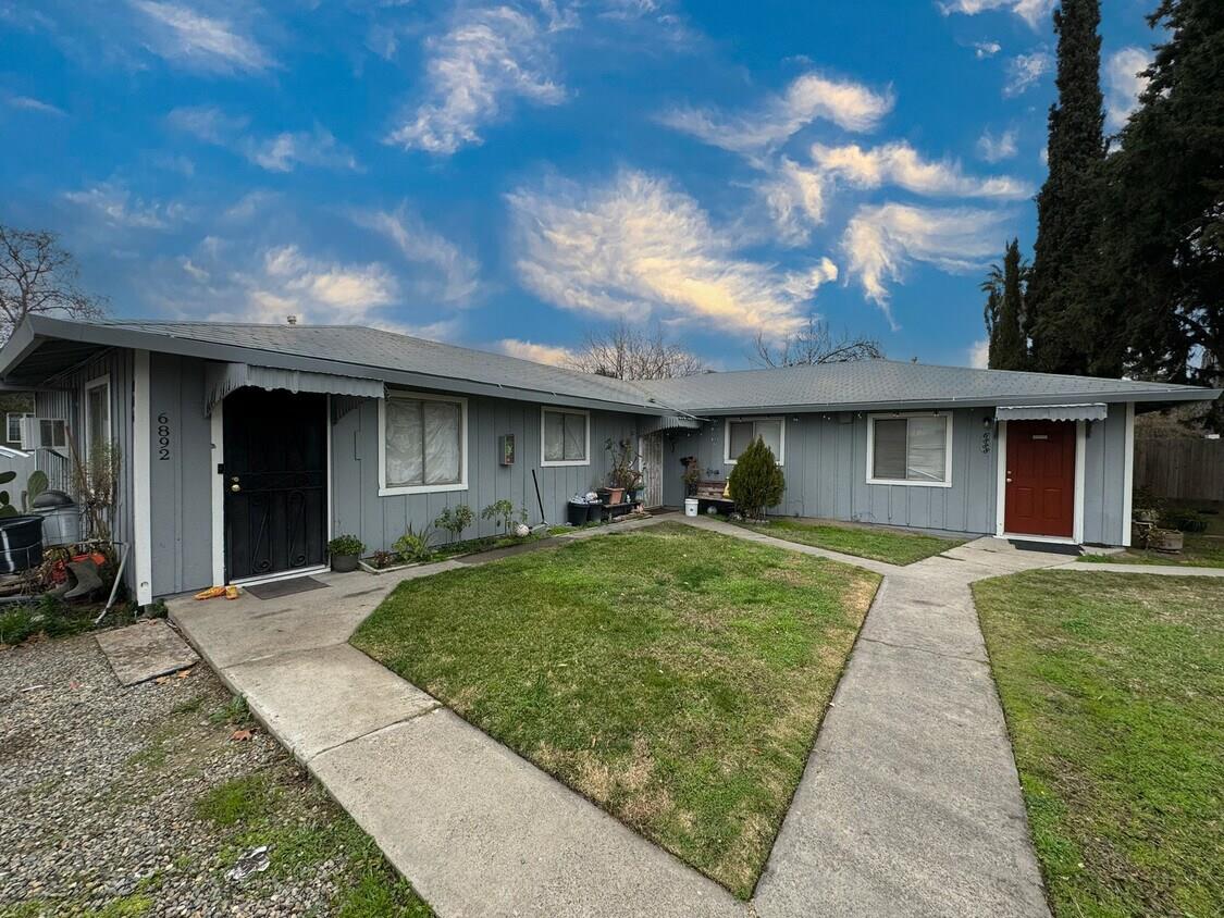 6860 6848 Walnut Ave, Winton, CA 95388