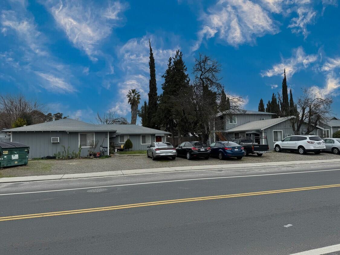 6860 6848 Walnut Ave, Winton, CA 95388