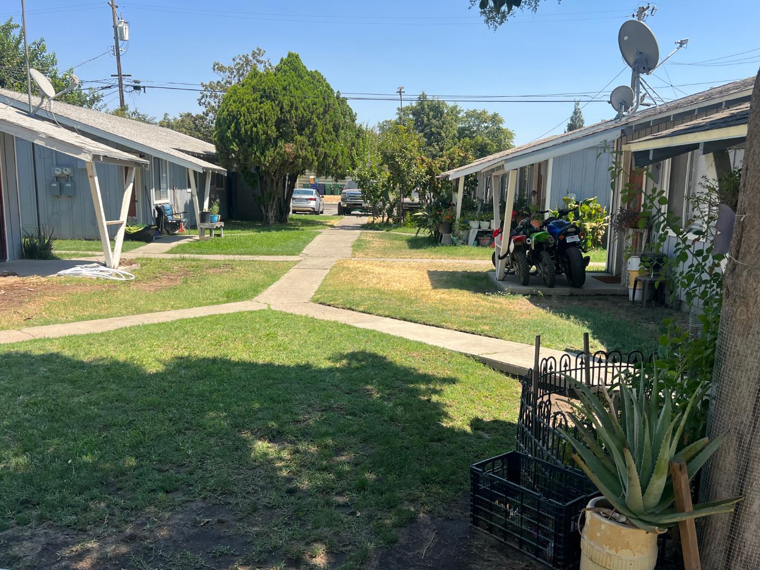 6860 6848 Walnut Ave, Winton, CA 95388