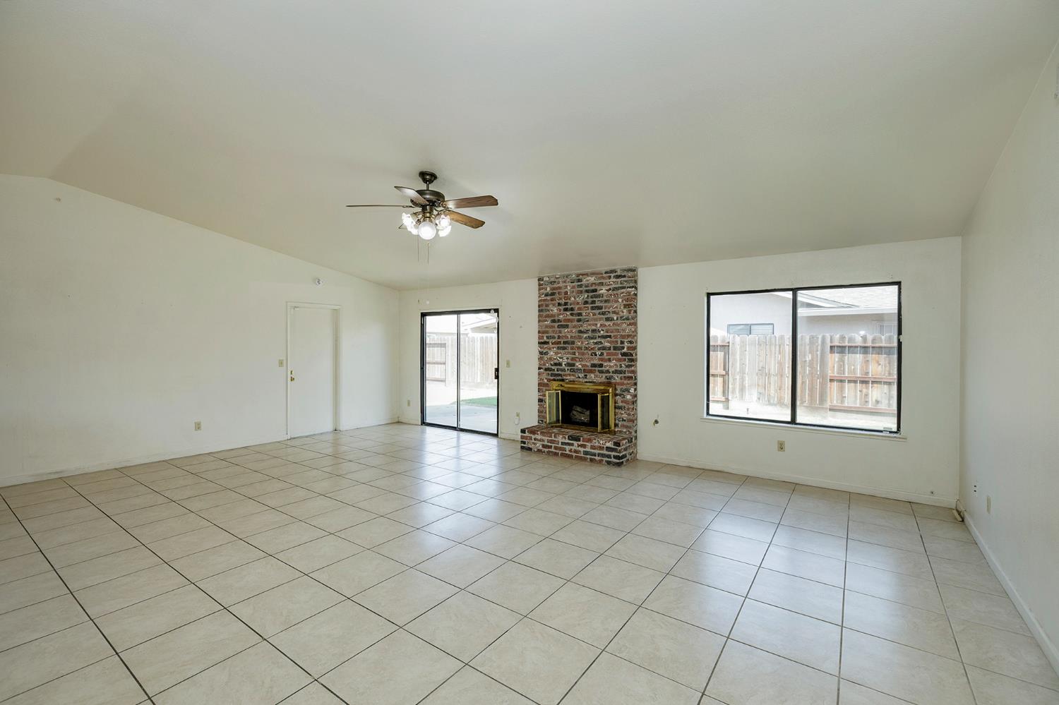 3800 Spring Oak Dr, Modesto, CA 95355