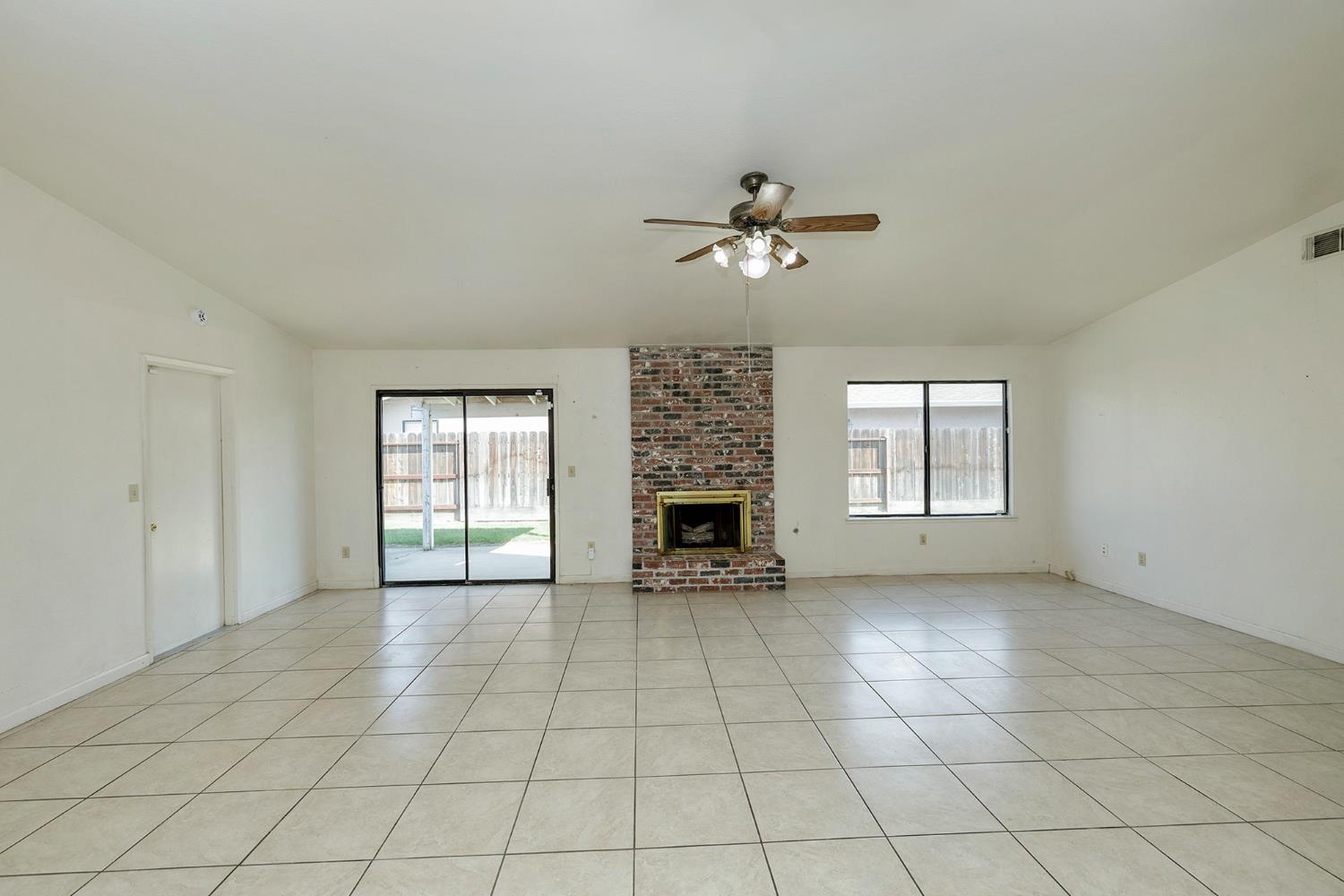 3800 Spring Oak Dr, Modesto, CA 95355