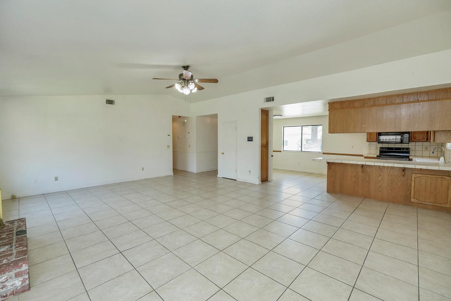 3800 Spring Oak Dr, Modesto, CA 95355