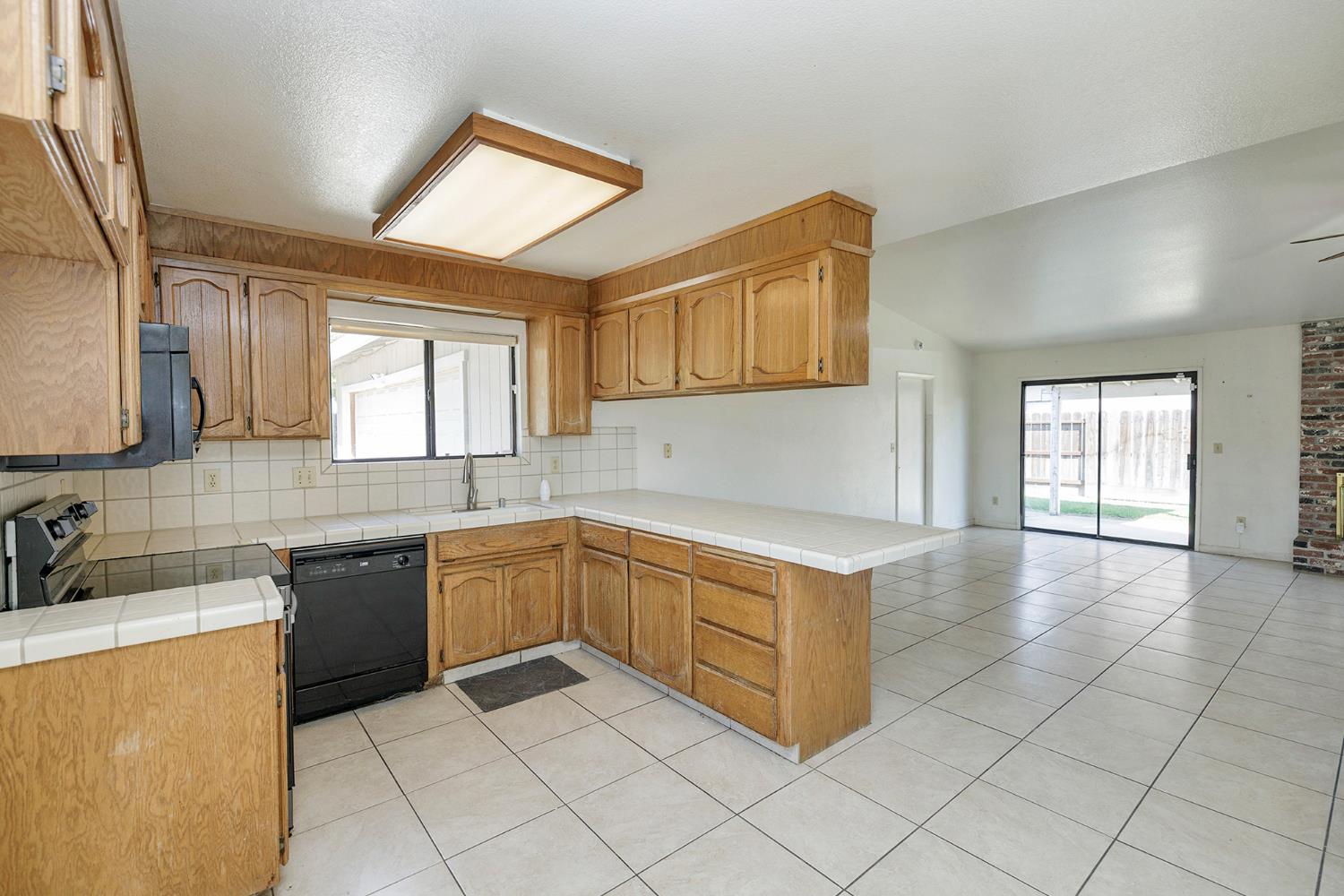 3800 Spring Oak Dr, Modesto, CA 95355