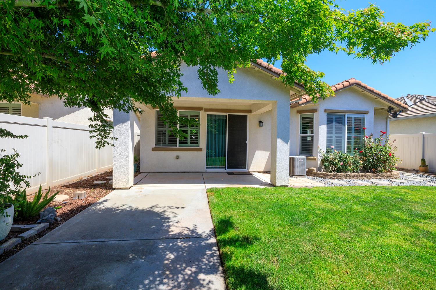 1454 Carriage House St, Manteca, CA 95336