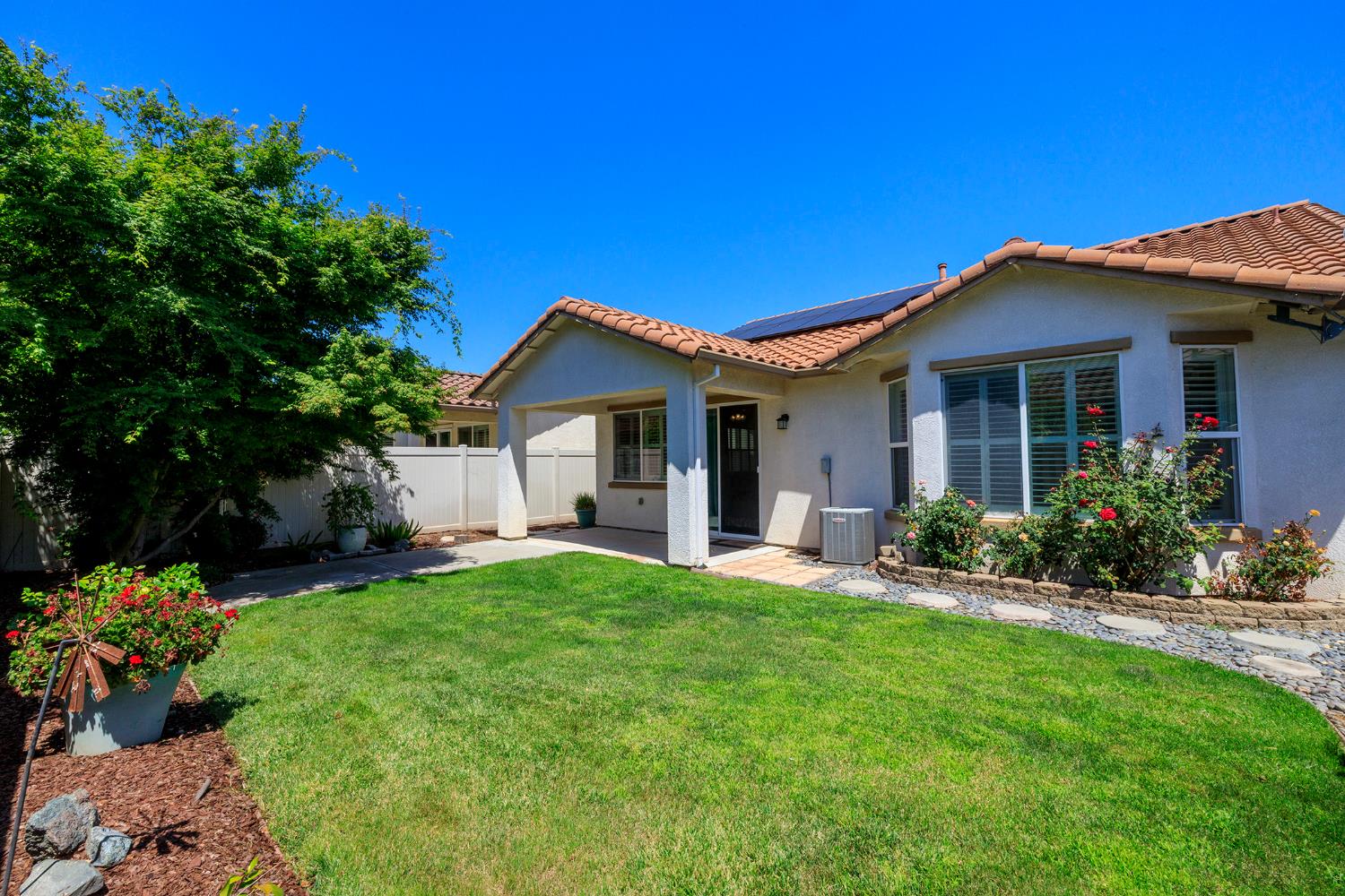 1454 Carriage House St, Manteca, CA 95336