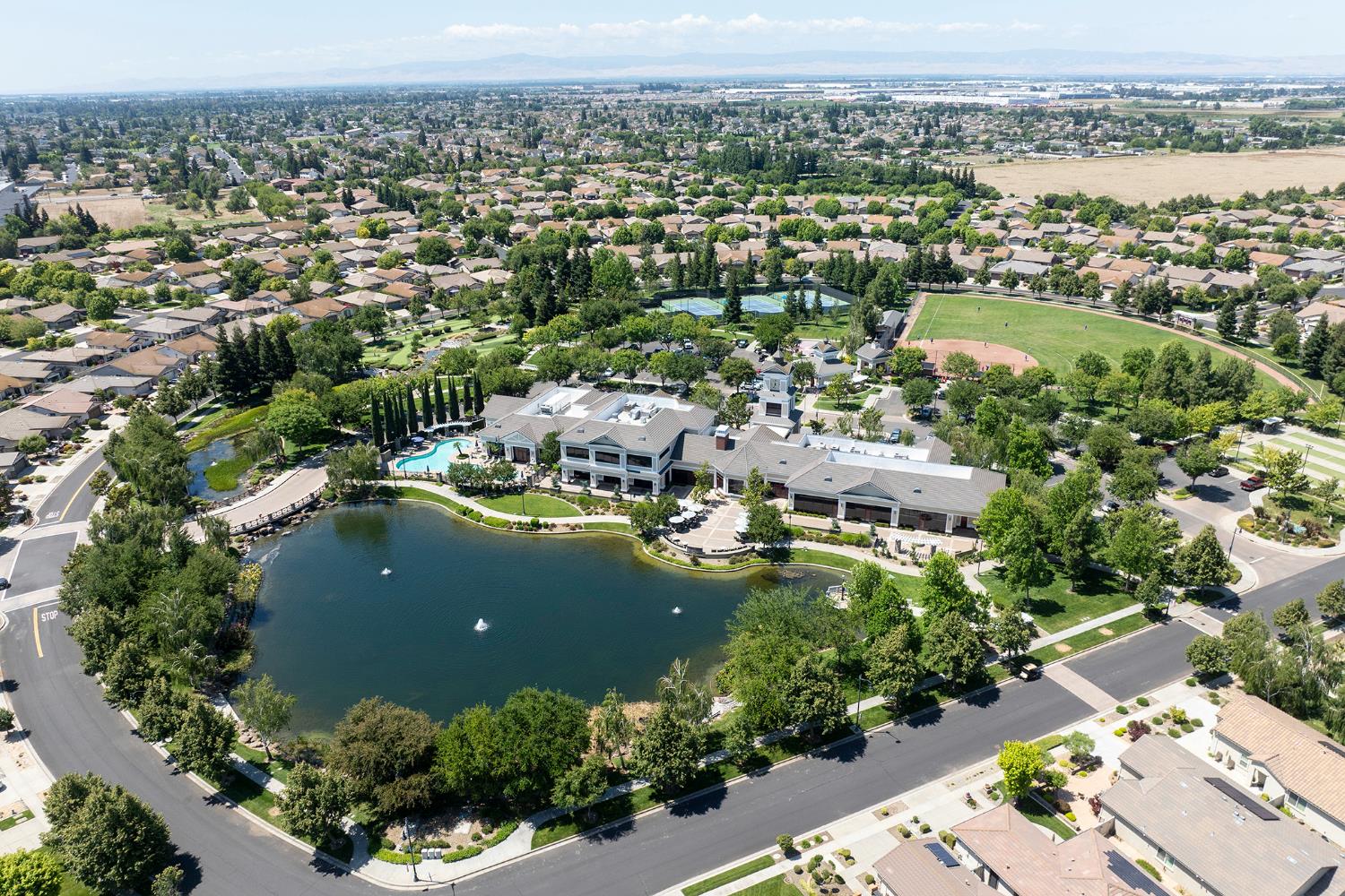 1454 Carriage House St, Manteca, CA 95336