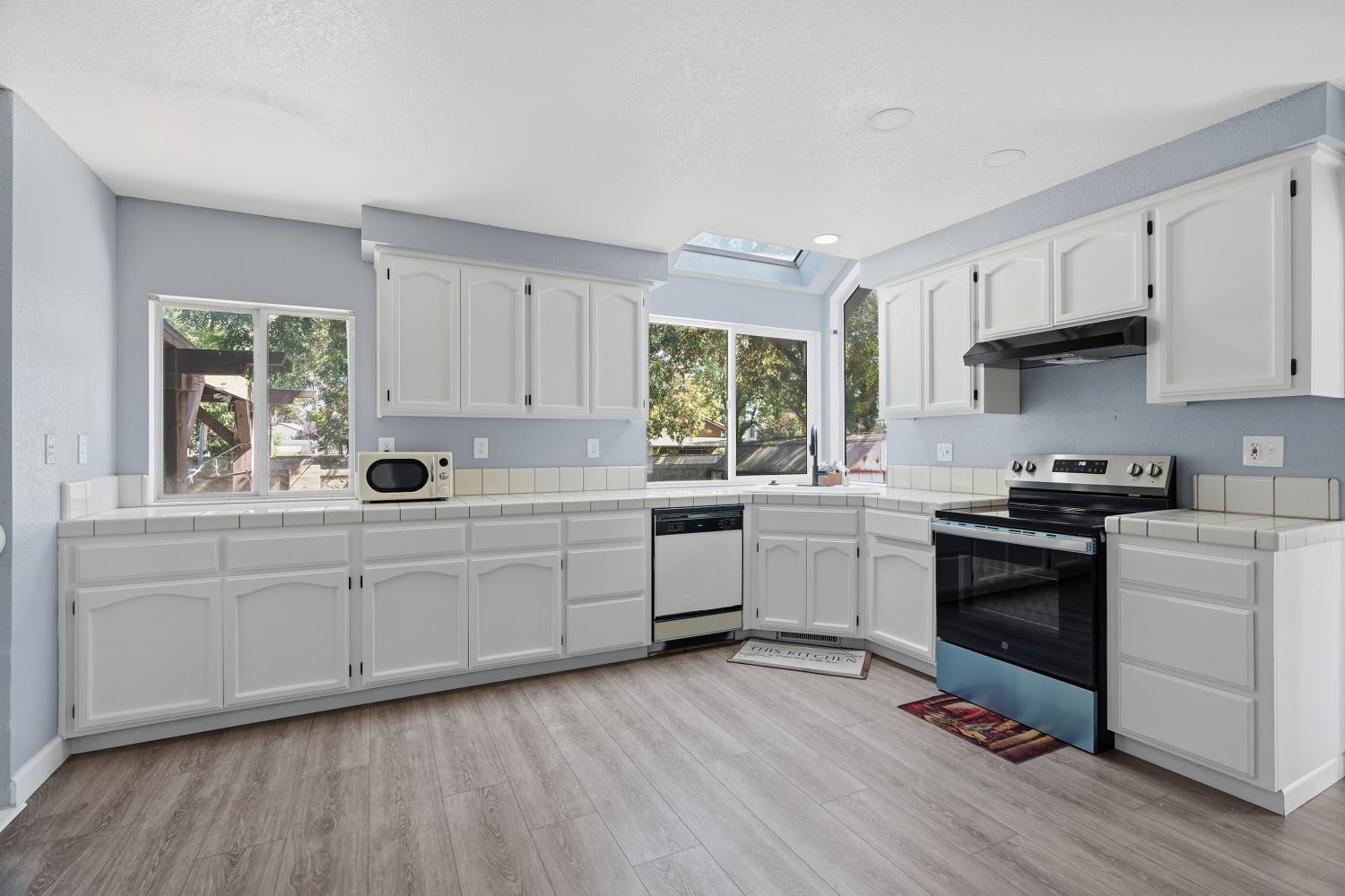 332 Ansonville Ln, Modesto, CA 95357