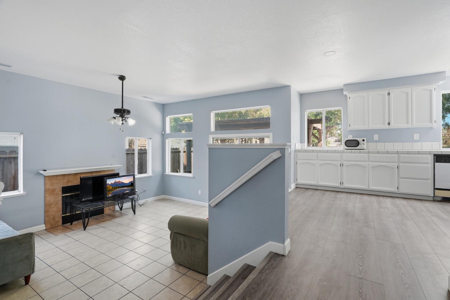 332 Ansonville Ln, Modesto, CA 95357