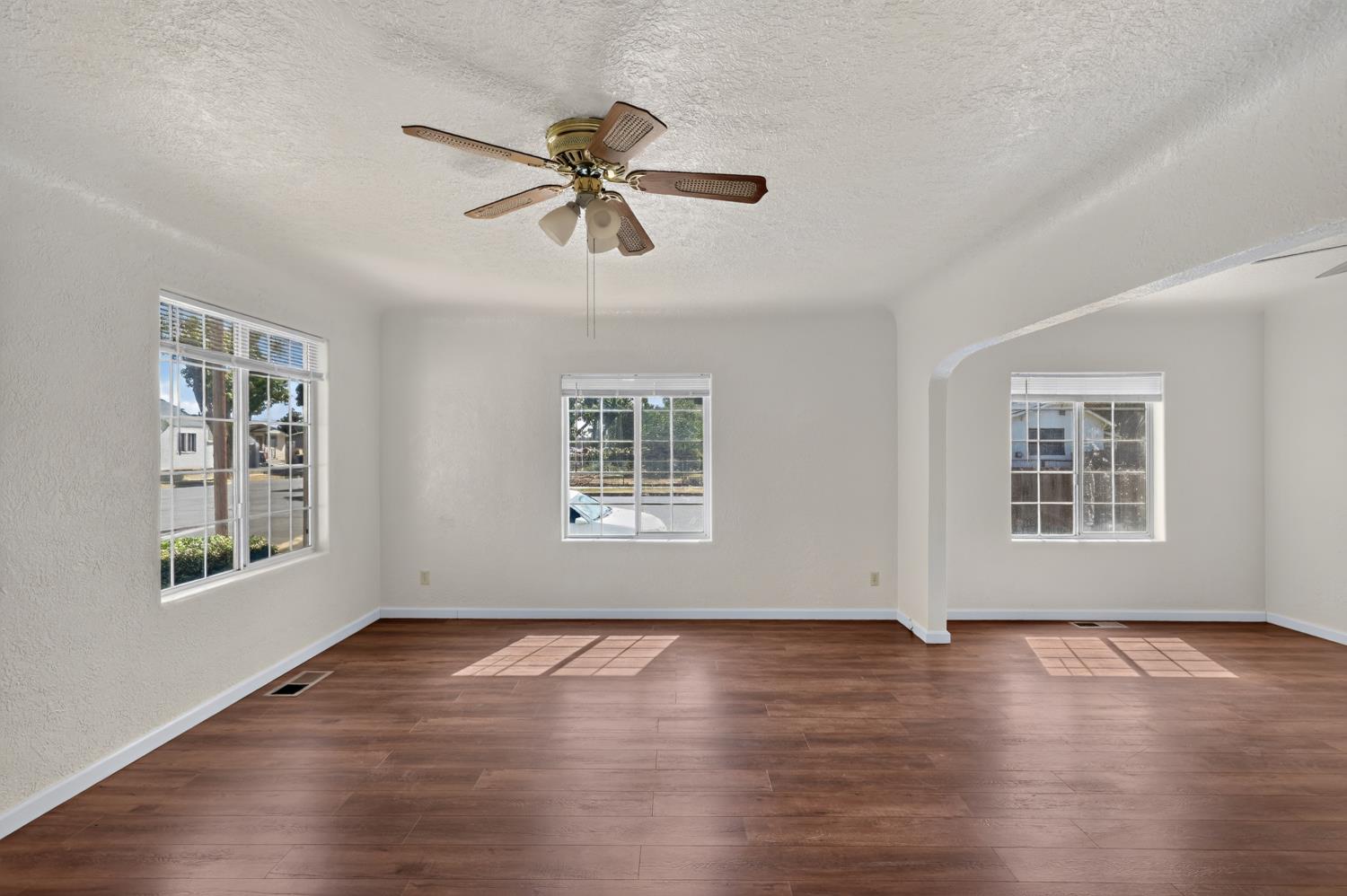 91 6th, Gustine, CA 95322