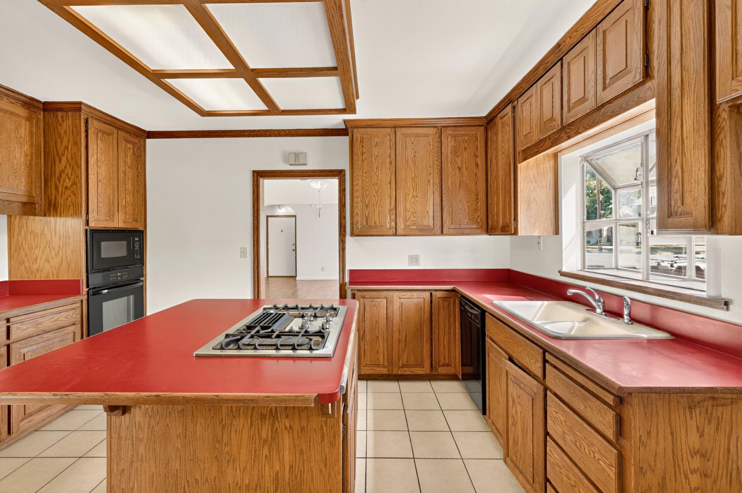 91 6th, Gustine, CA 95322