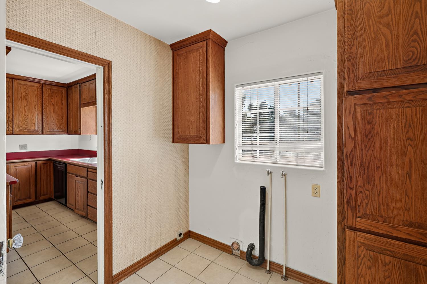 91 6th, Gustine, CA 95322