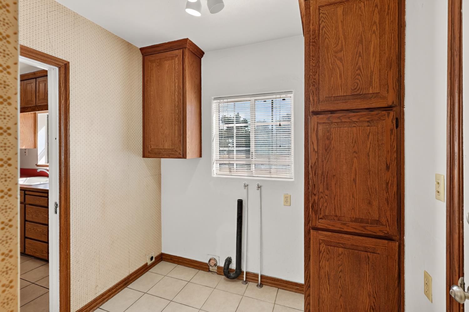 91 6th, Gustine, CA 95322