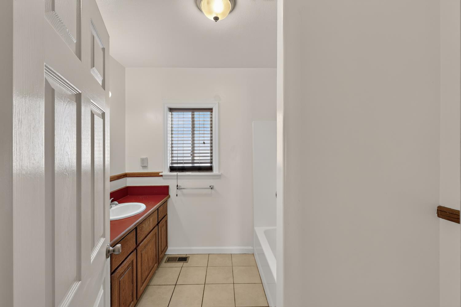 91 6th, Gustine, CA 95322