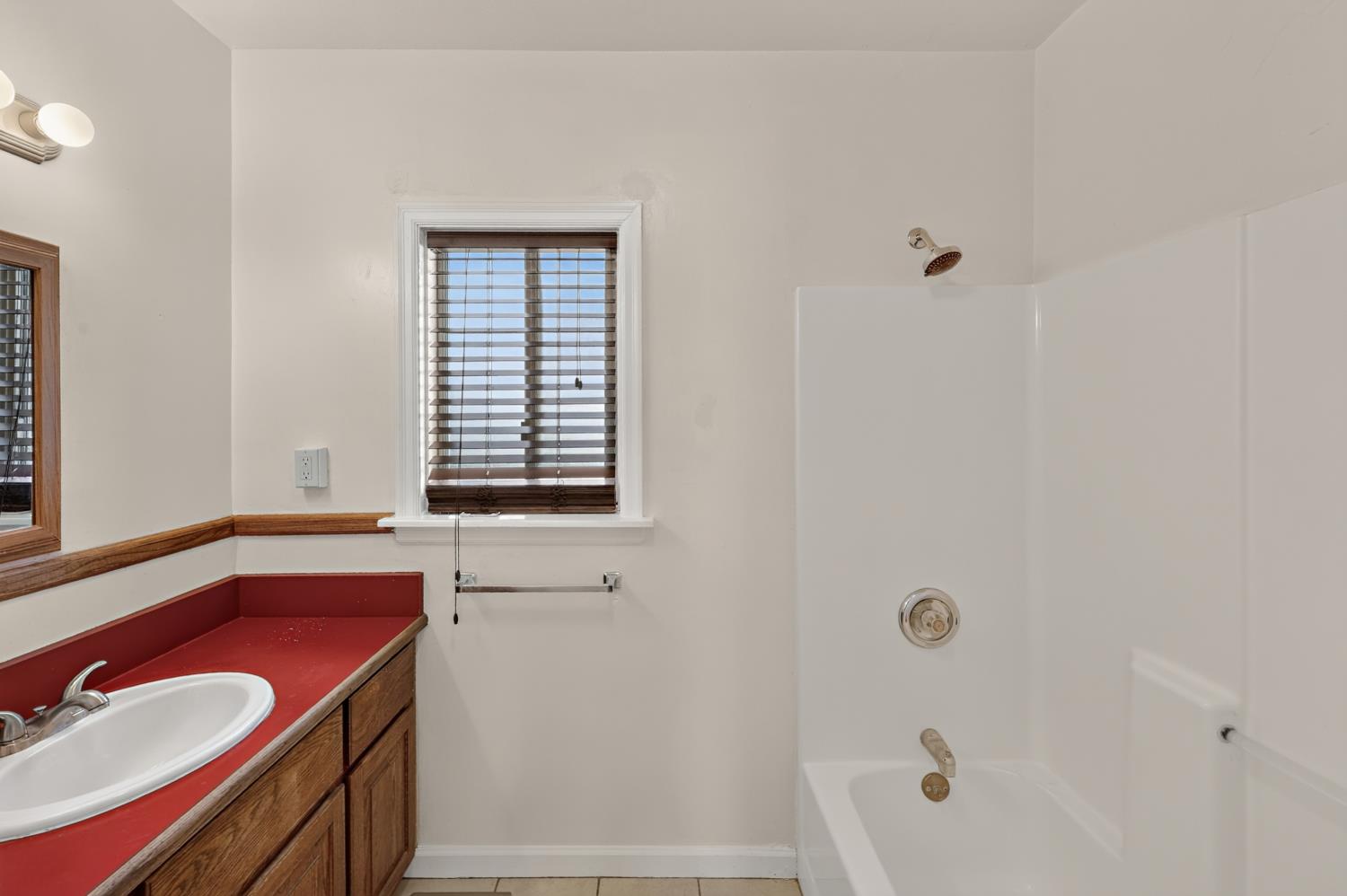 91 6th, Gustine, CA 95322