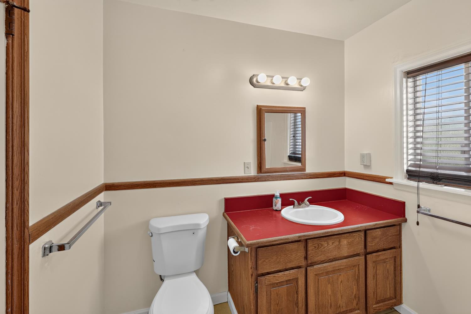 91 6th, Gustine, CA 95322