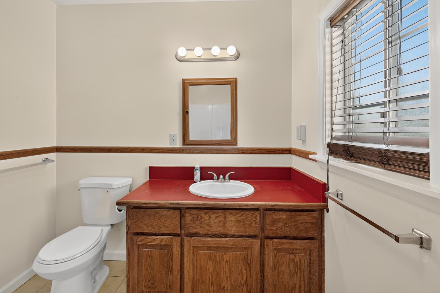 91 6th, Gustine, CA 95322
