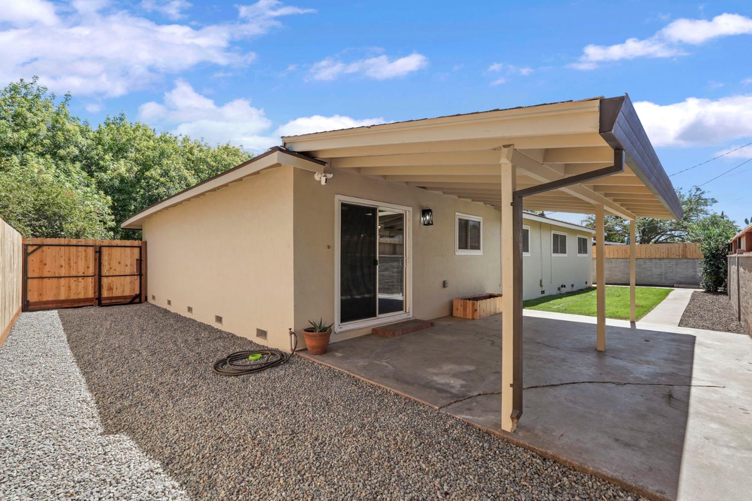 2205 College Ave, Modesto, CA 95350