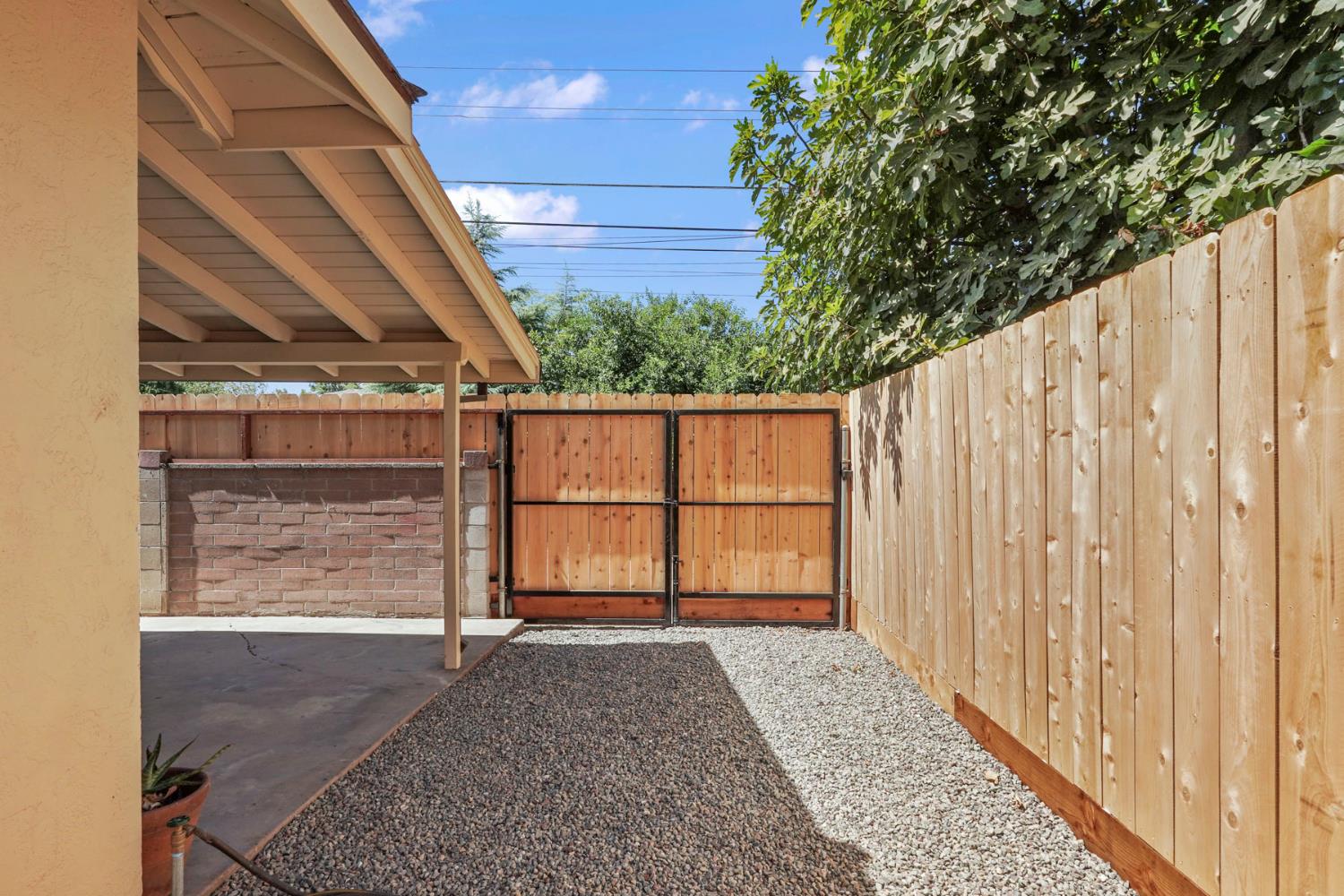 2205 College Ave, Modesto, CA 95350