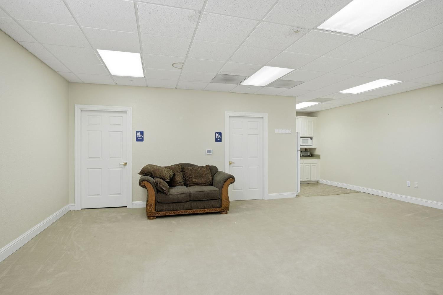 1111 J St, Modesto, CA 95354