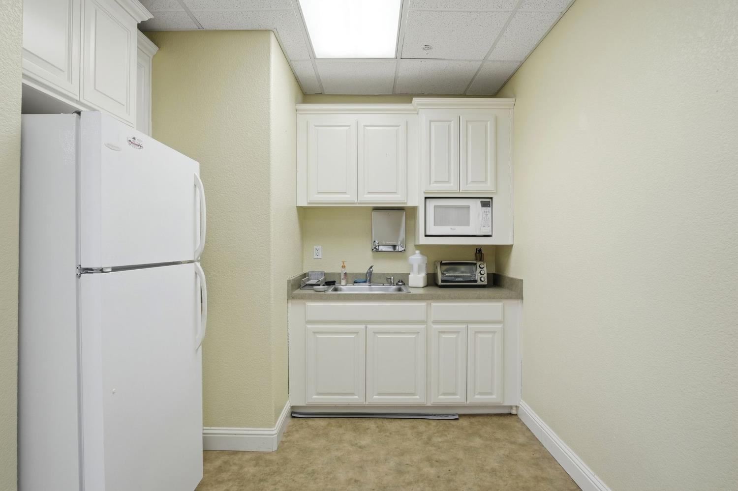 1111 J St, Modesto, CA 95354