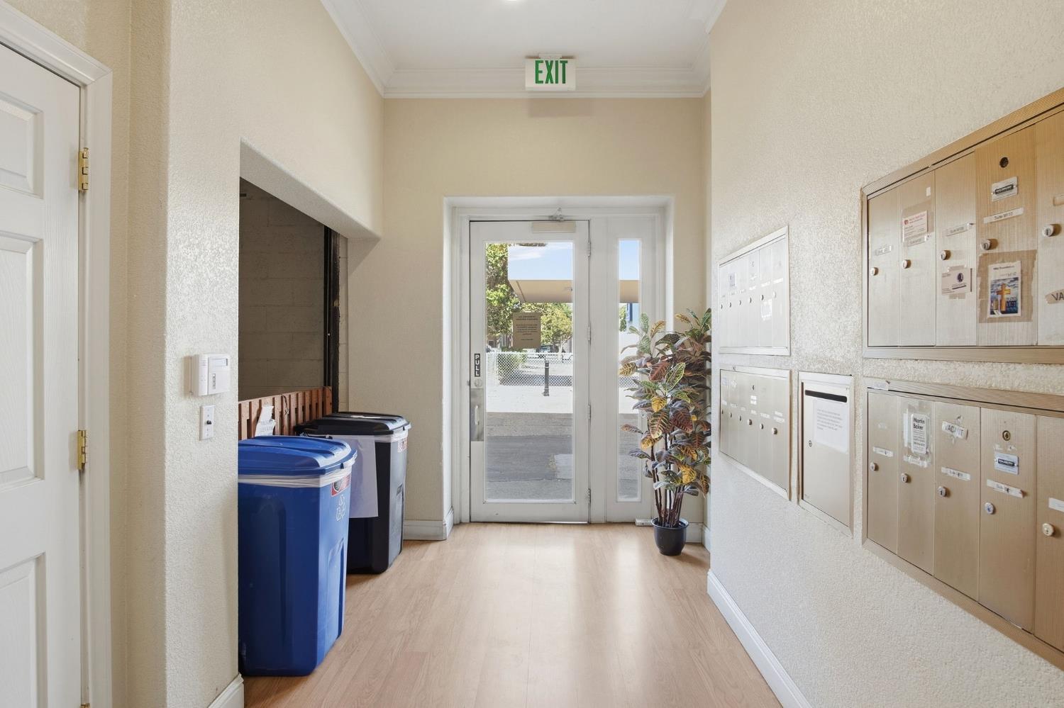1111 J St, Modesto, CA 95354