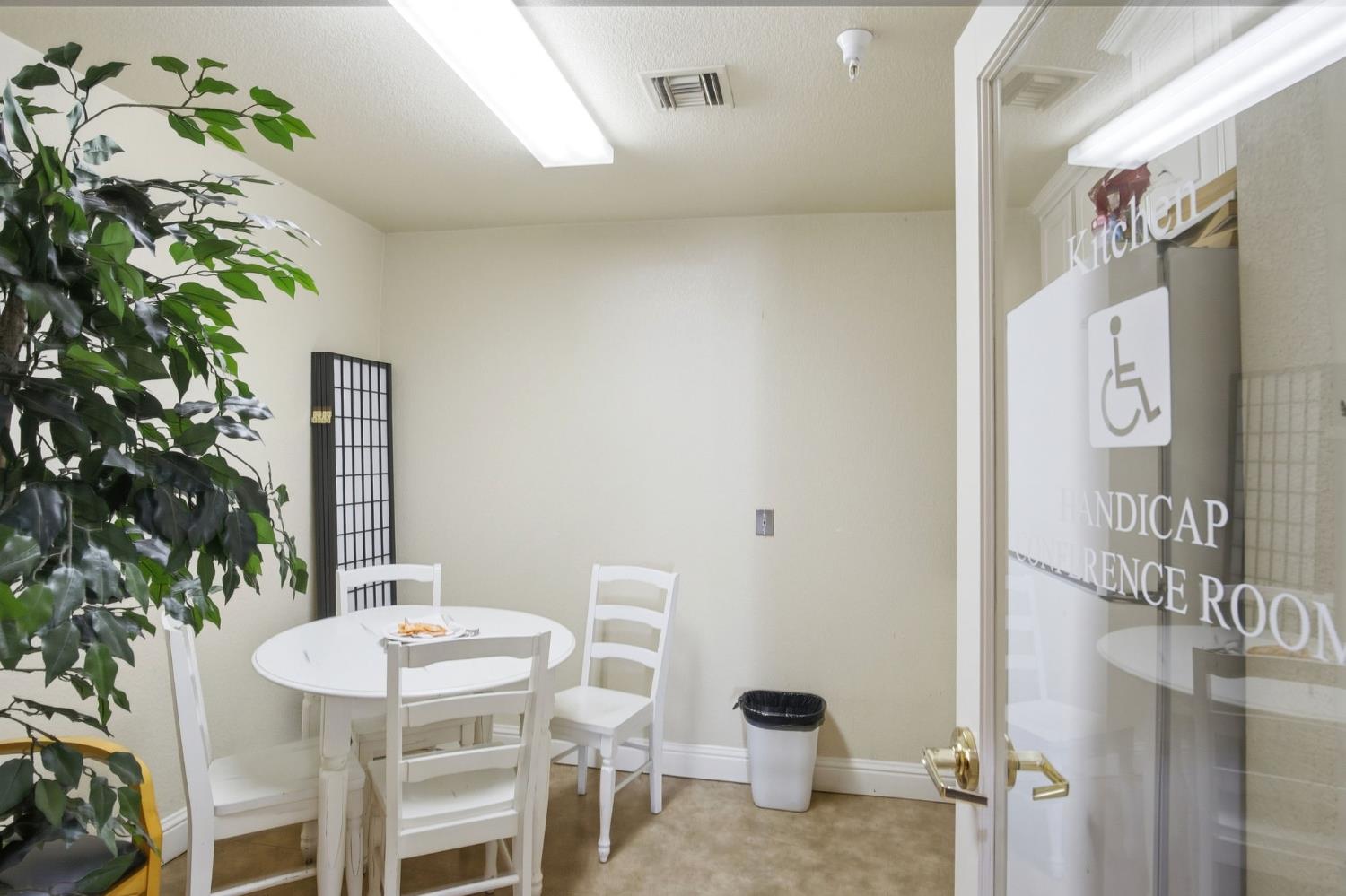 1111 J St, Modesto, CA 95354