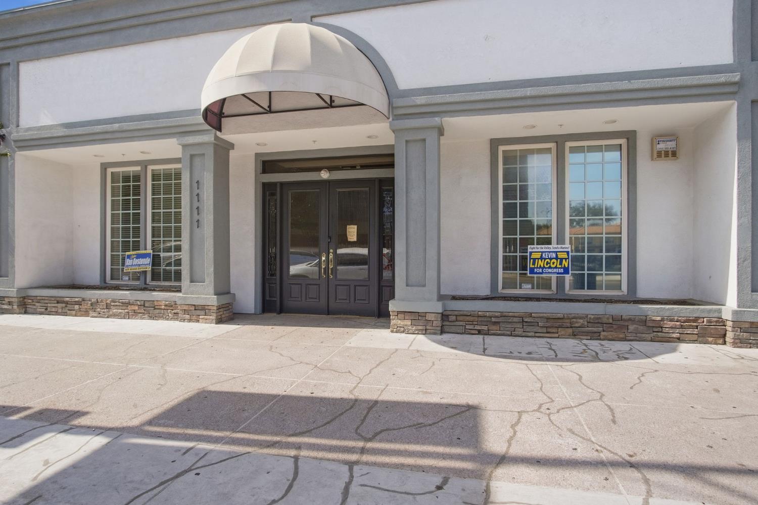 1111 J St, Modesto, CA 95354
