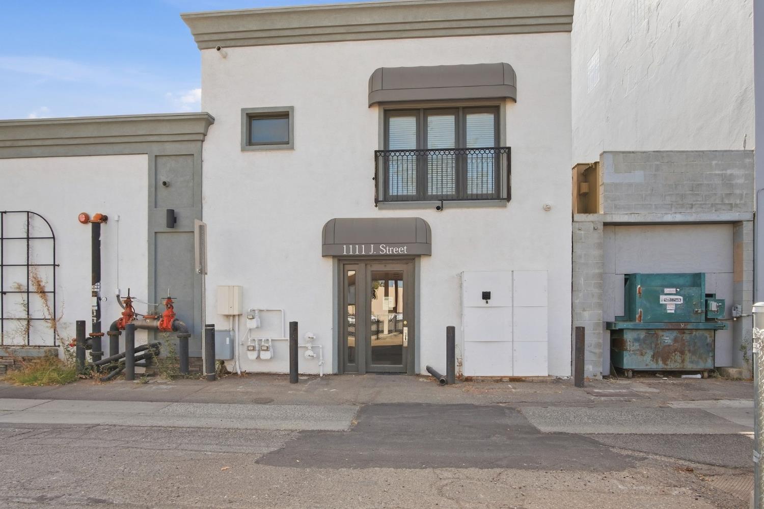 1111 J St, Modesto, CA 95354