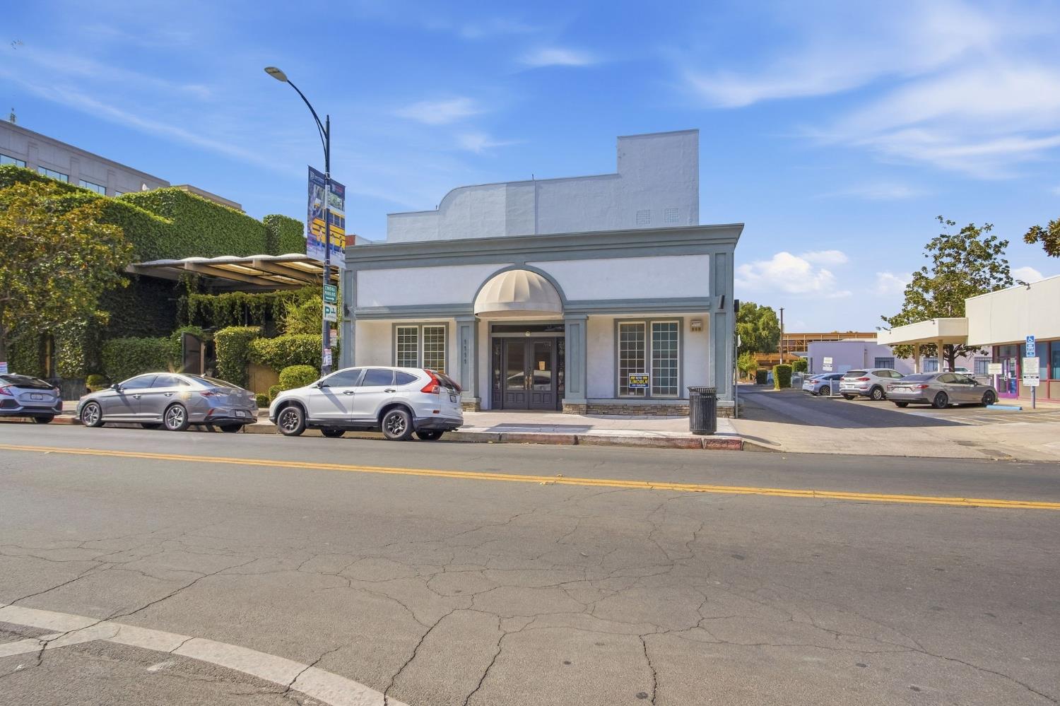 1111 J St, Modesto, CA 95354