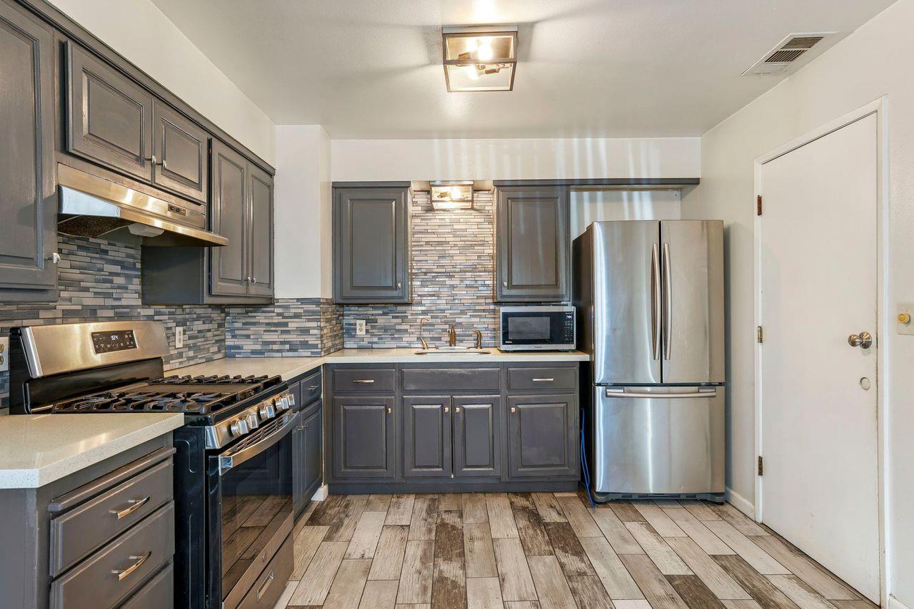 1000 Sunrise Ct, Livingston, CA 95334