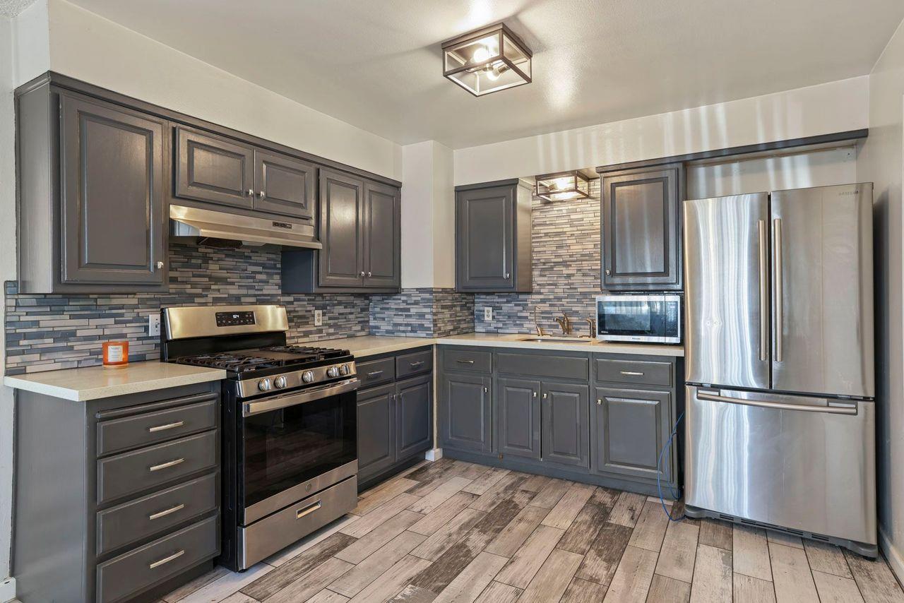 1000 Sunrise Ct, Livingston, CA 95334