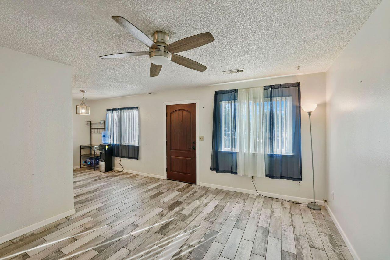 1000 Sunrise Ct, Livingston, CA 95334