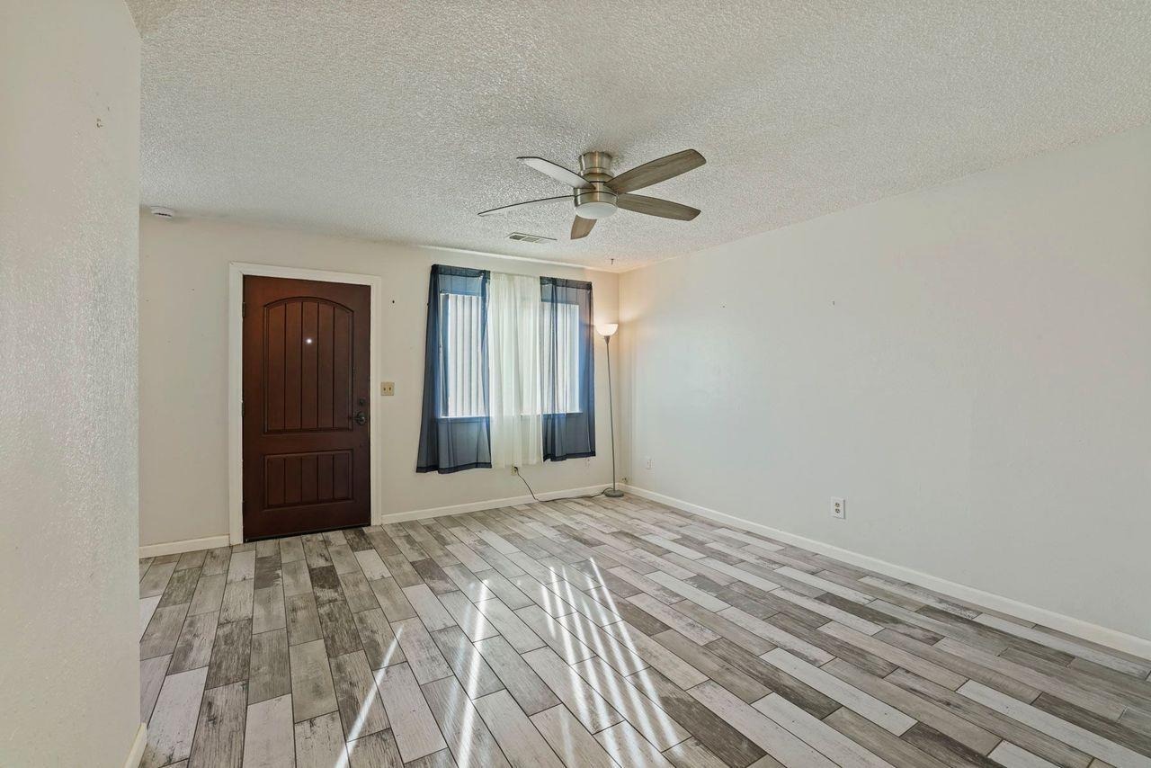 1000 Sunrise Ct, Livingston, CA 95334