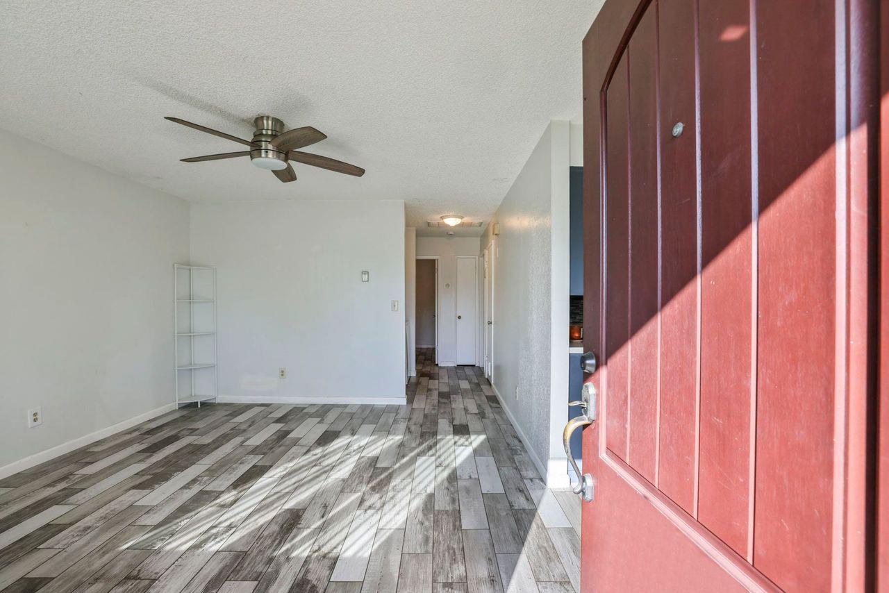 1000 Sunrise Ct, Livingston, CA 95334