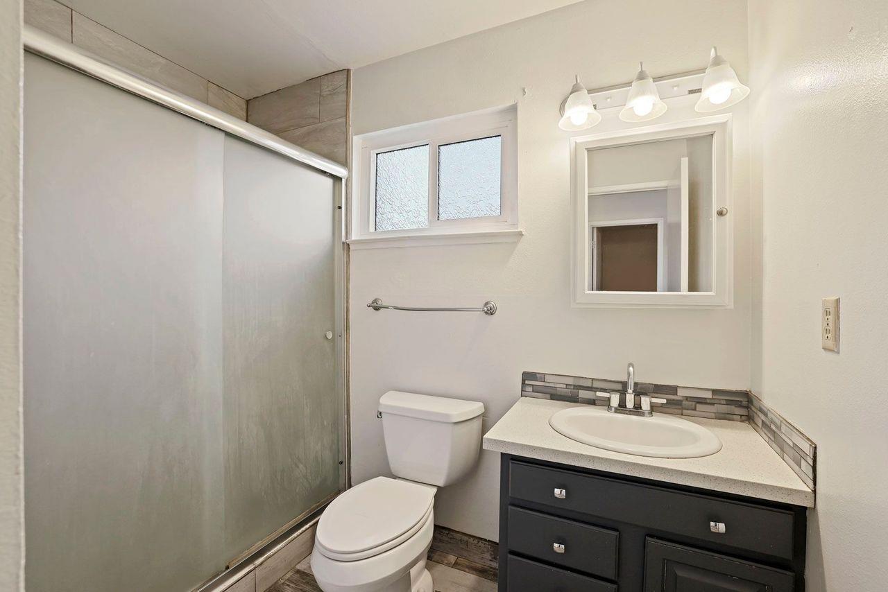 1000 Sunrise Ct, Livingston, CA 95334