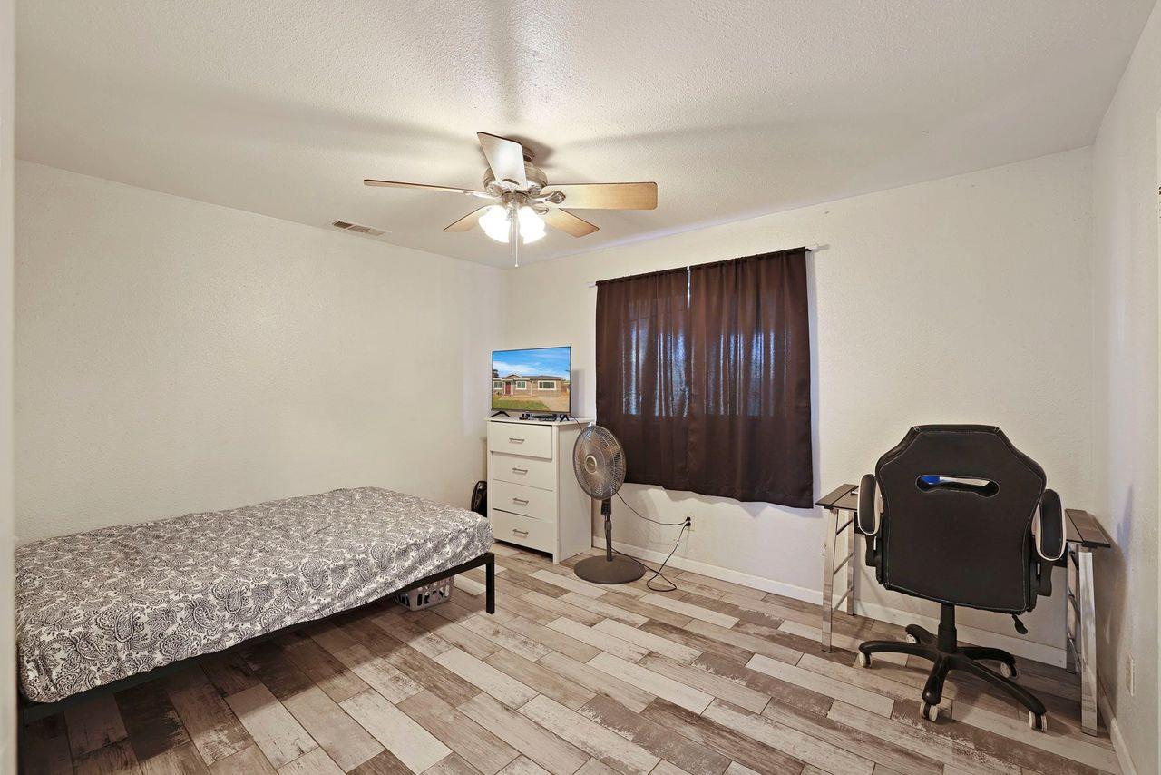 1000 Sunrise Ct, Livingston, CA 95334