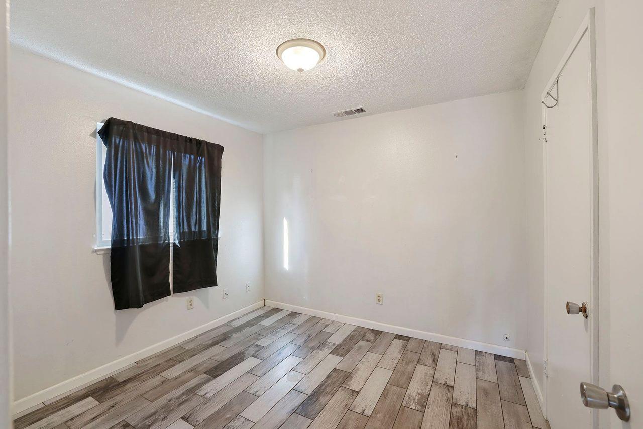 1000 Sunrise Ct, Livingston, CA 95334