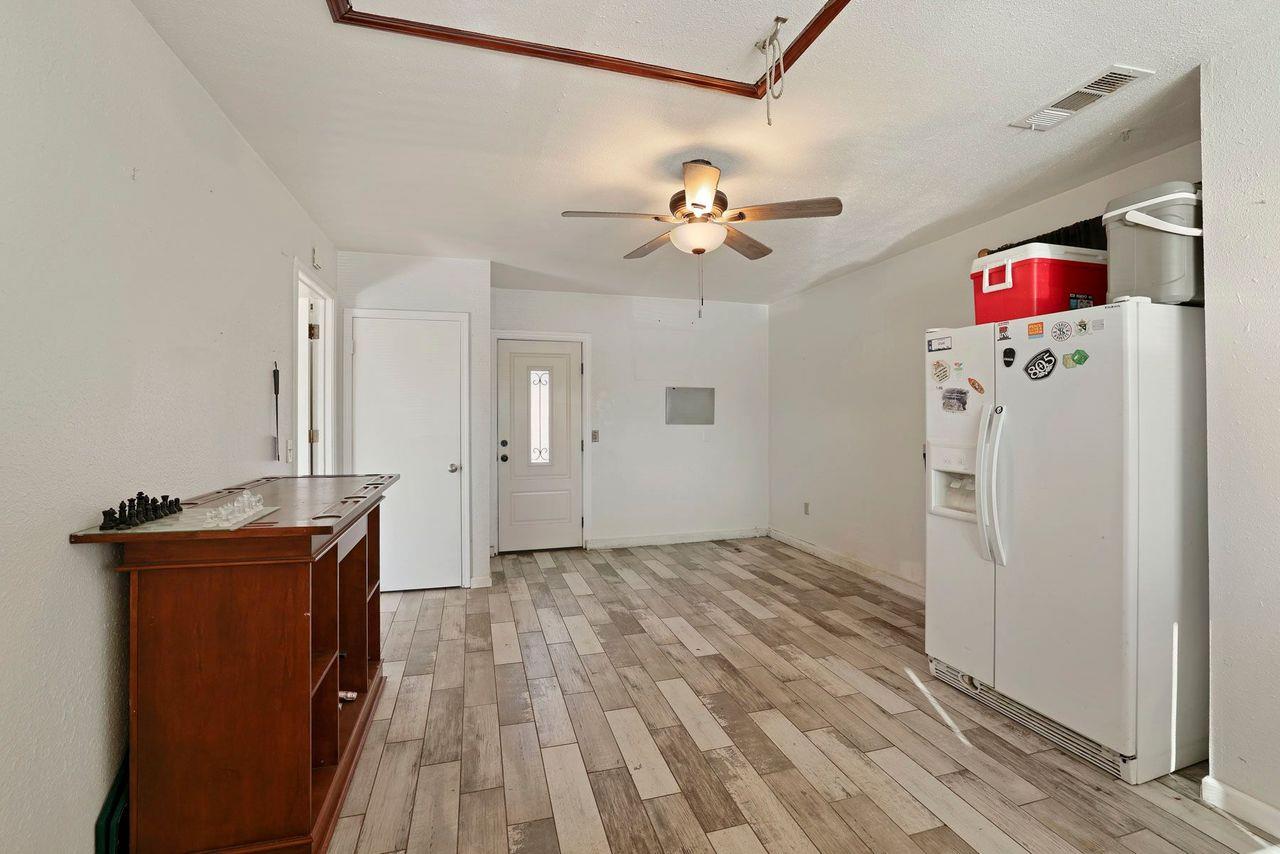 1000 Sunrise Ct, Livingston, CA 95334