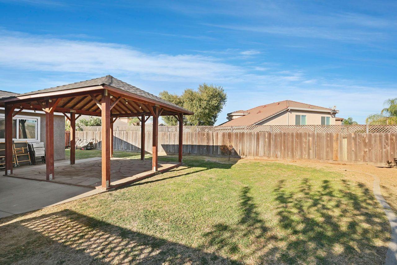 1000 Sunrise Ct, Livingston, CA 95334
