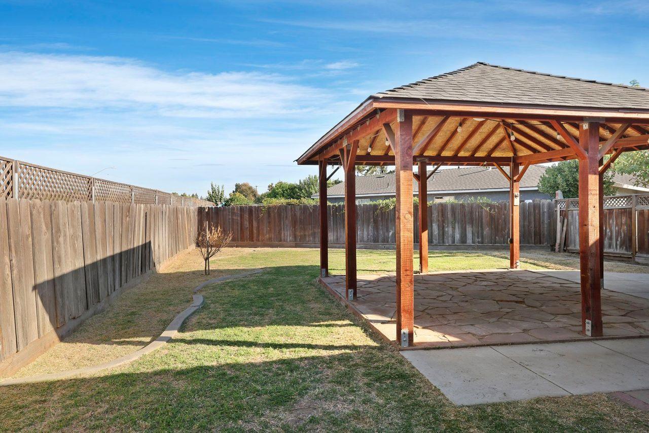 1000 Sunrise Ct, Livingston, CA 95334