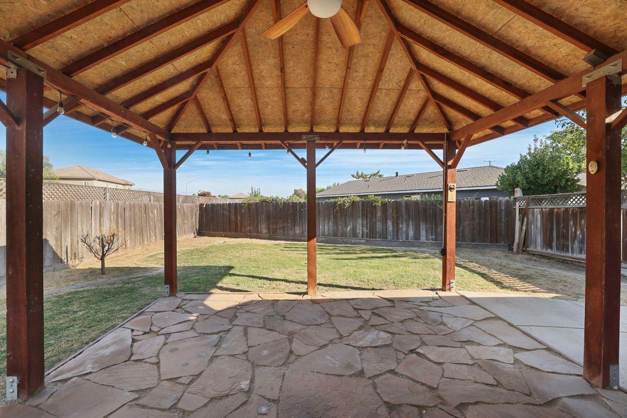 1000 Sunrise Ct, Livingston, CA 95334