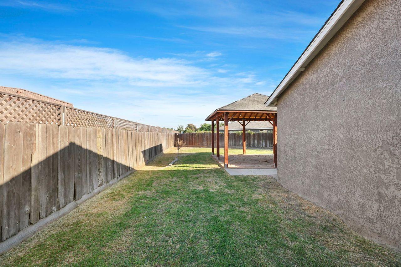 1000 Sunrise Ct, Livingston, CA 95334
