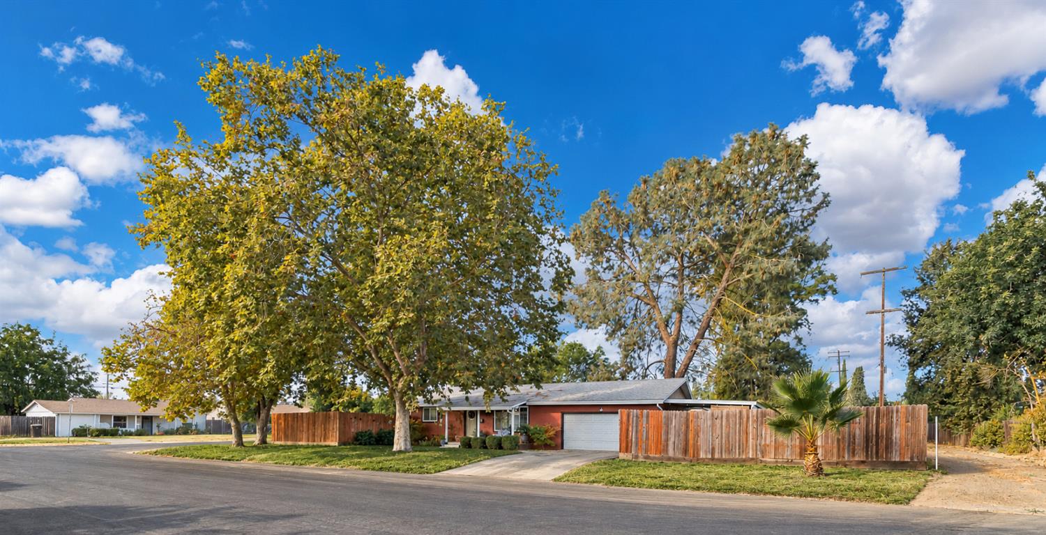 615 Trask Ln, Modesto, CA 95354
