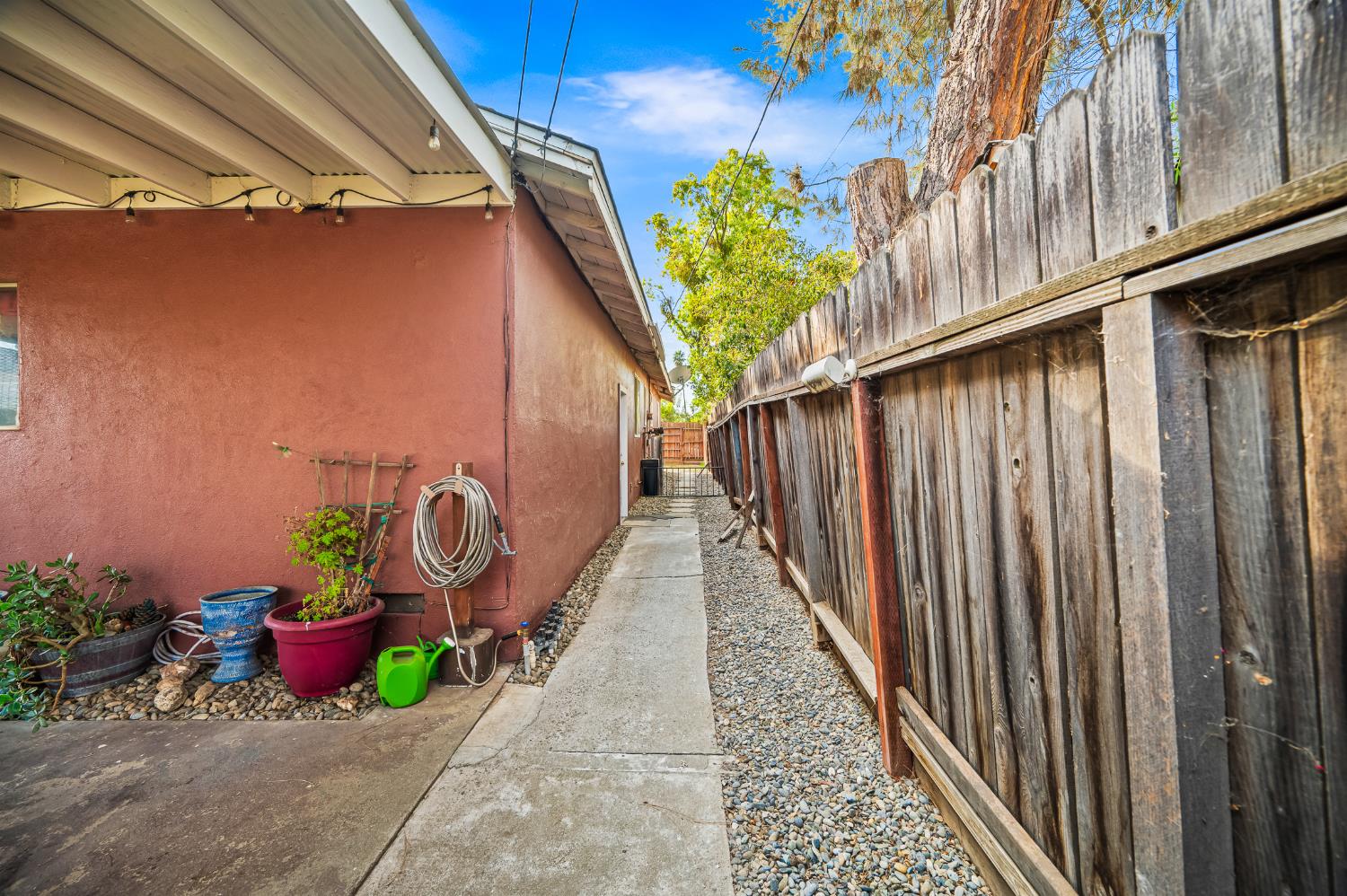 615 Trask Ln, Modesto, CA 95354
