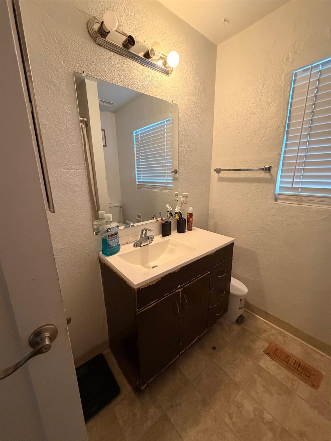 205 Cloverdale Ave, Modesto, CA 95354