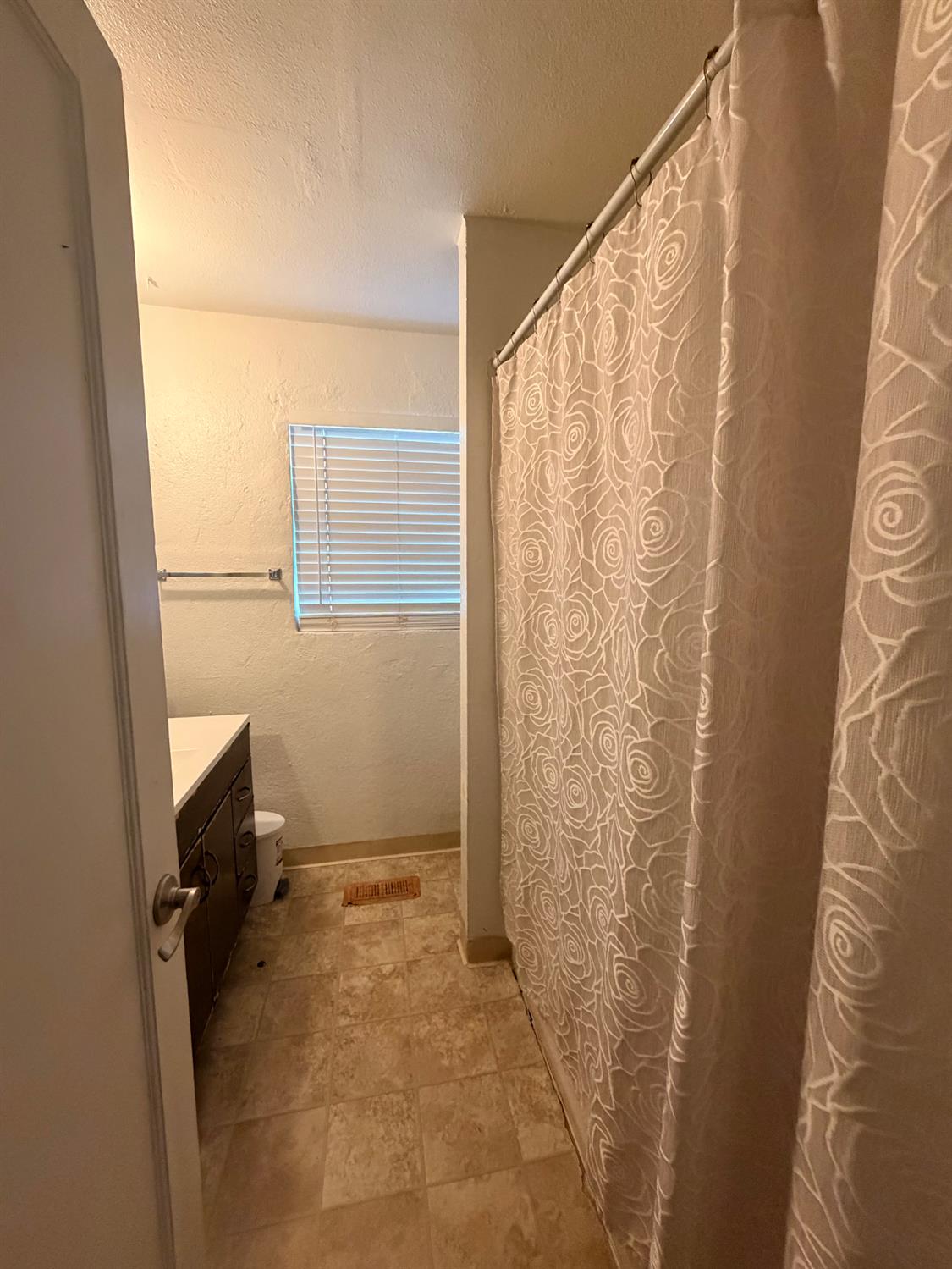 205 Cloverdale Ave, Modesto, CA 95354